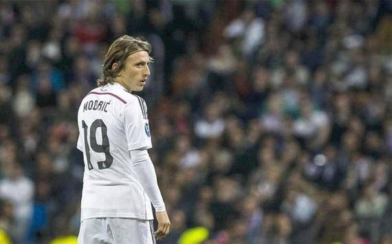 🥅门将科申状态神勇 成功扑出点球 来源：每日体育报巴萨竞技队火力全开上演进球盛宴 弗利克场边密切关注🔥