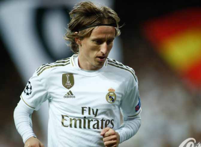 2025 赛季回顾：保罗·斯肯斯以 100 哩以上的速球在季后赛完成了单局三连K